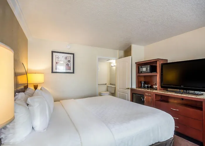 Clarion Inn & Suites Central Clearwater Beach